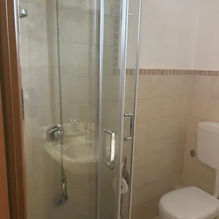 Alessandra Guesting House - *